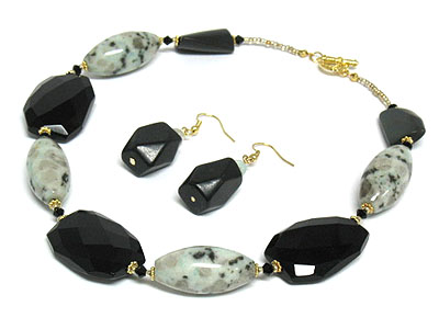 Natural stone cut toggle necklace set