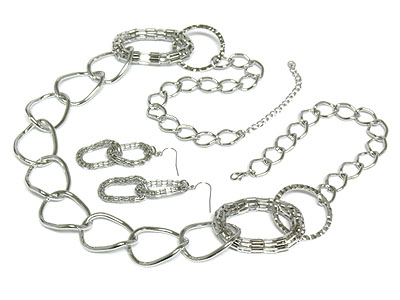 Metal mesh and chain necklace set