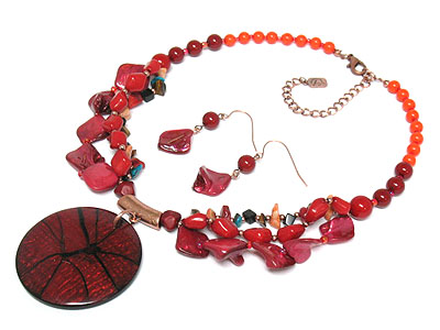 Shell and ball bead necklace set