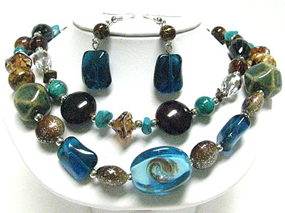 Double strand ceramic and glass stone neckalce set