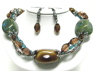 Bradied ceramic stone and glass stone neckalce set