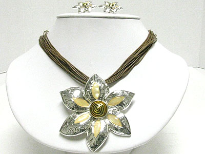 Metal casting flower pendant multi cord necklace set