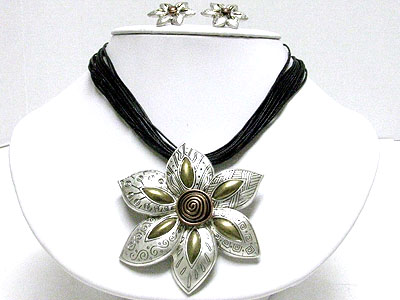 Metal casting flower pendant multi cord necklace set