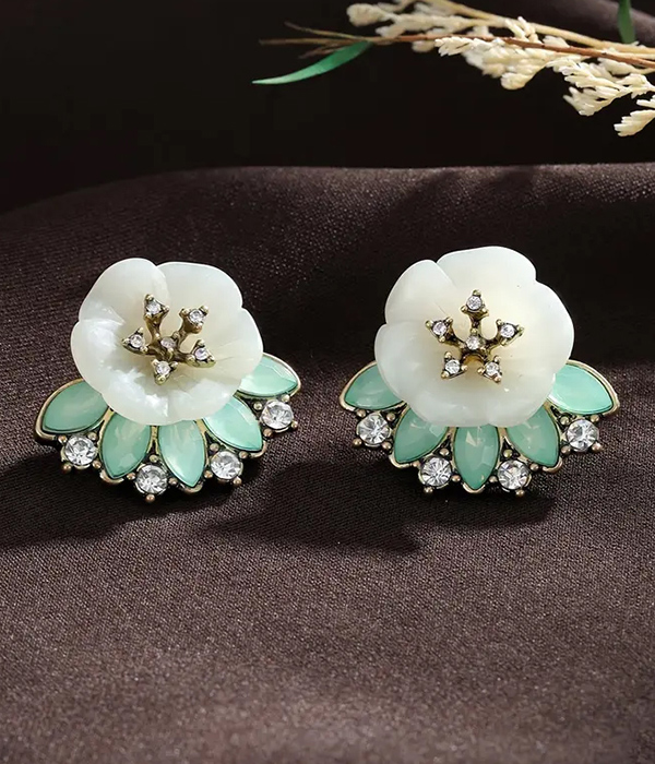 Vintage floral mint crystal stud earrings