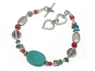 Oval turquoise stone and metal deco heart shape toggle bracelet 