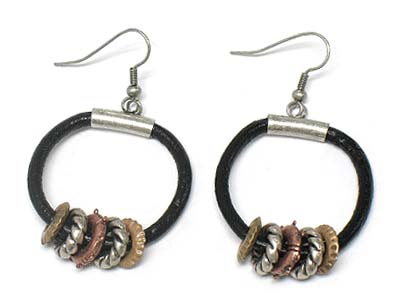 Circle with multi small metal donut deco earring