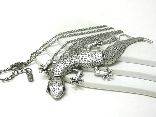 4 inch metal lizard pendant necklace