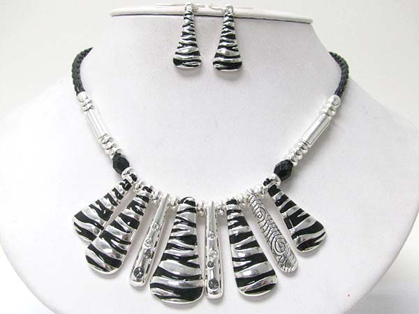 Animal print crystal and metal bar drop necklace set