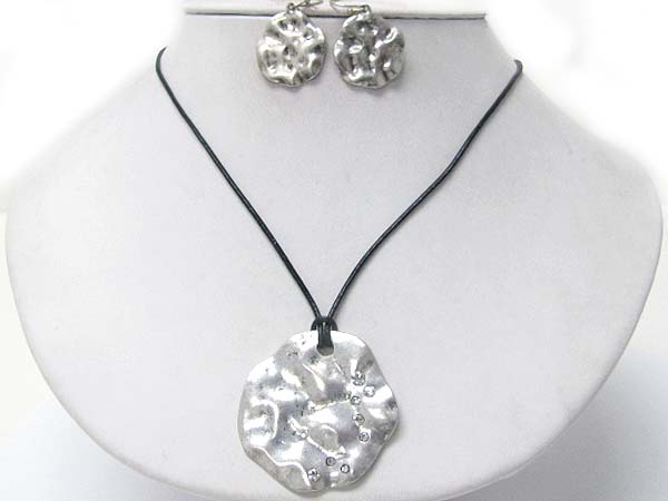 Crystal stud hammered metal round disk pendant cord necklace earring set 