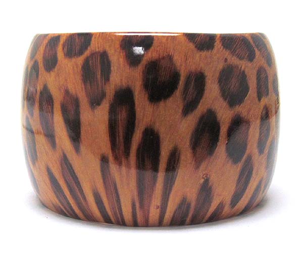 Round leopard print acrylic bangle bracelet