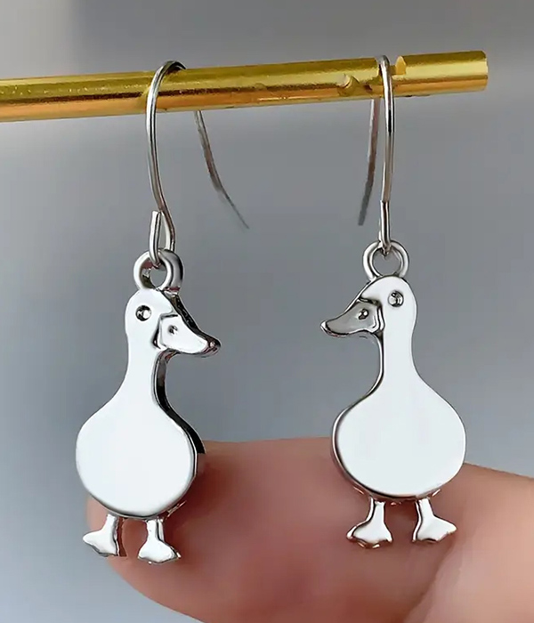 Metal duck earring