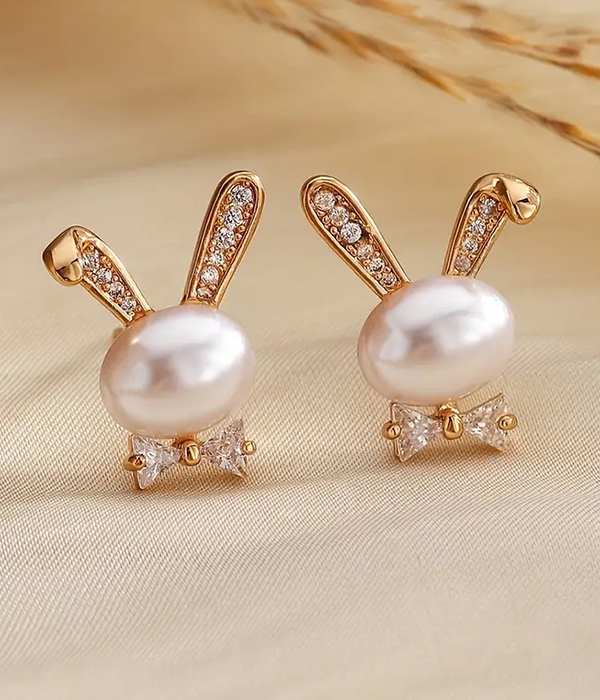 Pearl and crystal rabbit earring