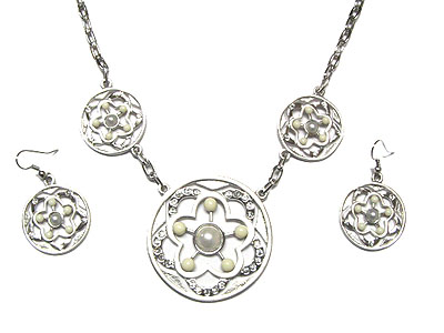 Crystal and beads round metal necklace aand earring set