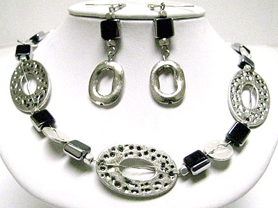 Hammered metal disk link necklace set