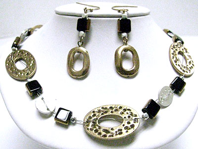 Hammered metal disk link necklace set