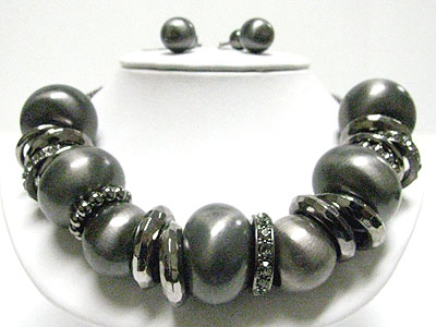 Crystal ring and multi metal chunky ball link necklace set