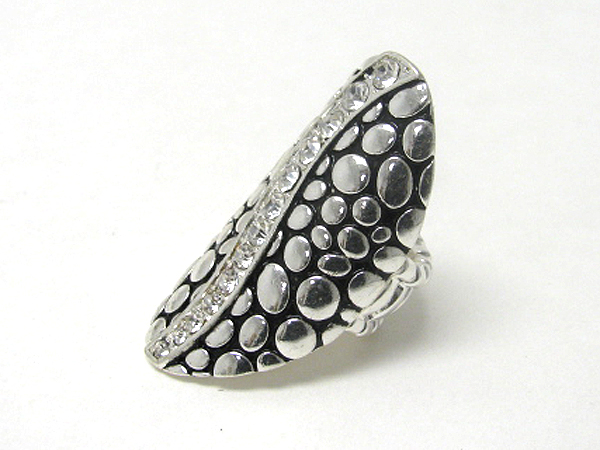 Crystal and pebble metal long finger ring