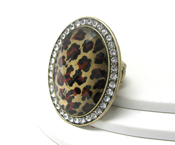 Large oval animal glass and crystal deco stretch ring