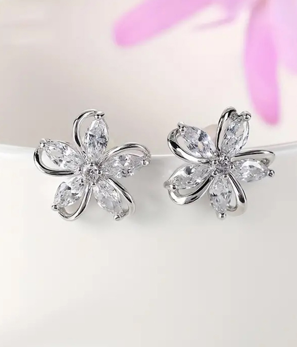 Cubic zirconia flower earring