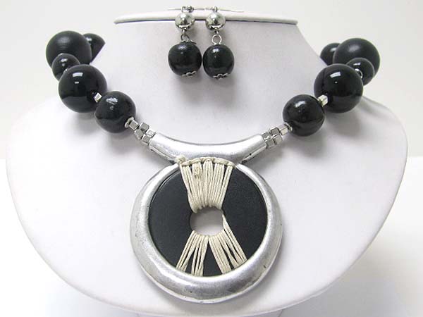 Metal and woods art deco donut pendant chunky beads necklace earring set