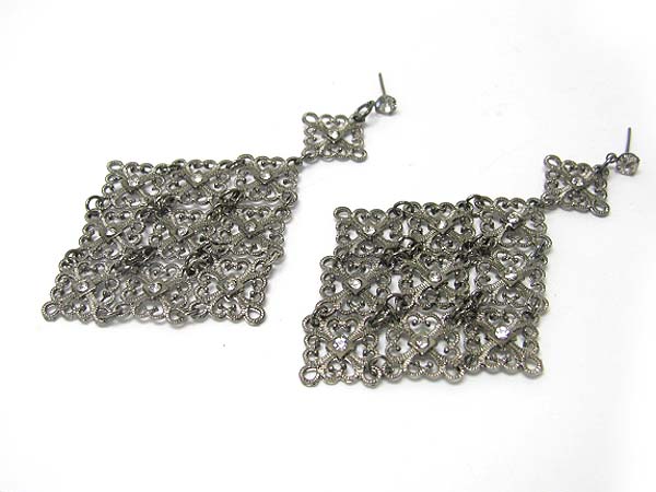 Metal filigree rhombus earring