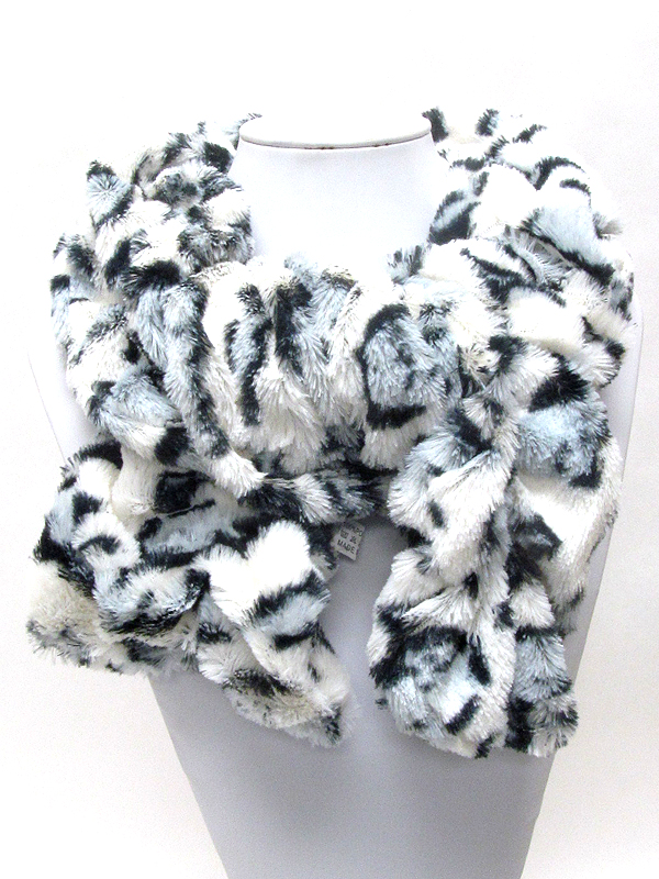 Animal print and wrinkled scarf