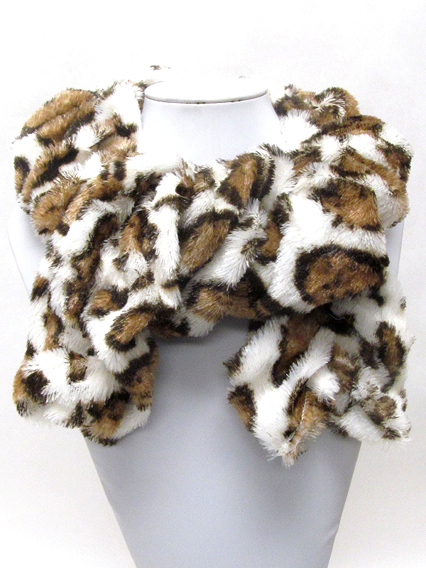 Animal print and wrinkled scarf