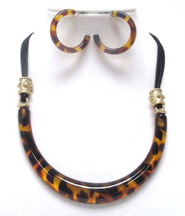 Leopard pattern print acryl half choker with cord necklace earring set