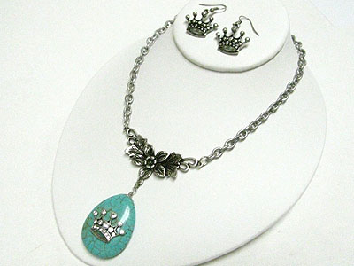 Turquoise stone and crystal crown pendant necklace set