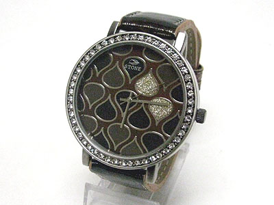 Animal skin theme crystal round face and leather band watch