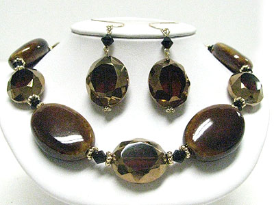 Metallic face cut glass and ceramic stone necklace set