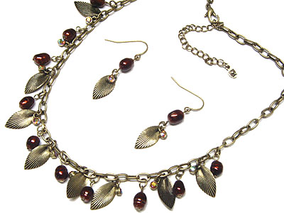 Fresh water pearl and crystal and metal leaves dangle necklce and earring set