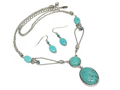 Turquoise oval pendant necklace and earring set 