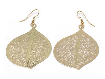 Metal filigree leaf earring