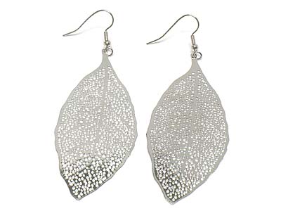 Metal filigree long leaf earring