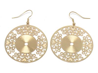 Metal filigree abstract shape round disk earring 