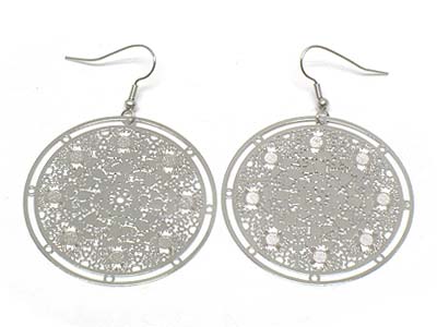 Metal filigree abstract shape round disk earring 