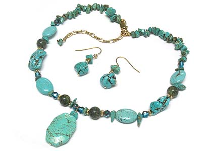 Turquoise stone pendant and chip stone deco necklace and earring set 