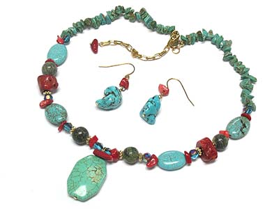 Turquoise stone pendant and chip stone deco necklace and earring set 