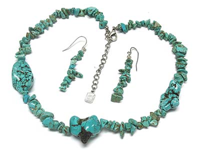 Turquise chip stone strand necklace and earring set 