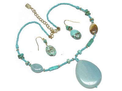 Turquoise oval stone and seed bead necklace and earring set