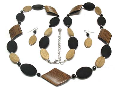 Multi shape wood and rubber cover oval disk long necklace and earring set 