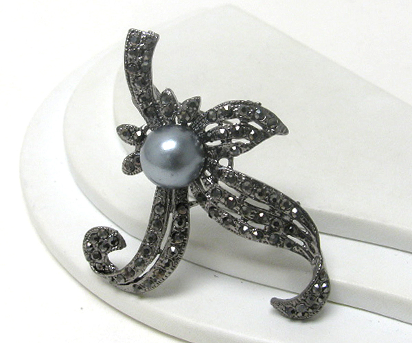 Crystal stud and center pearl deco brooch