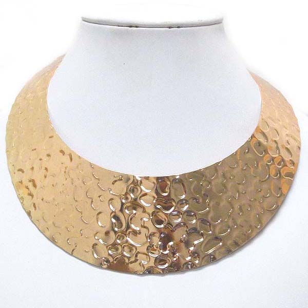 Textured metal chocker necklace