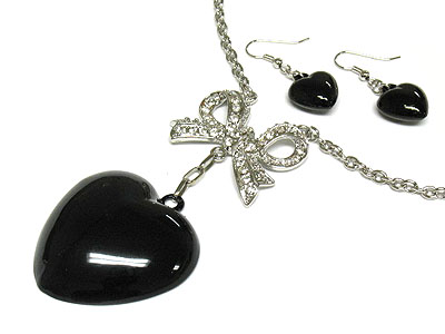 Crystal ribbon and dangling heart necklace set