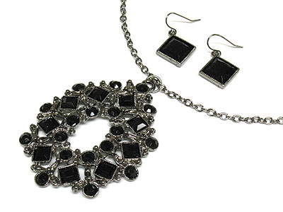 Multi shape acryl deco necklace and earring set