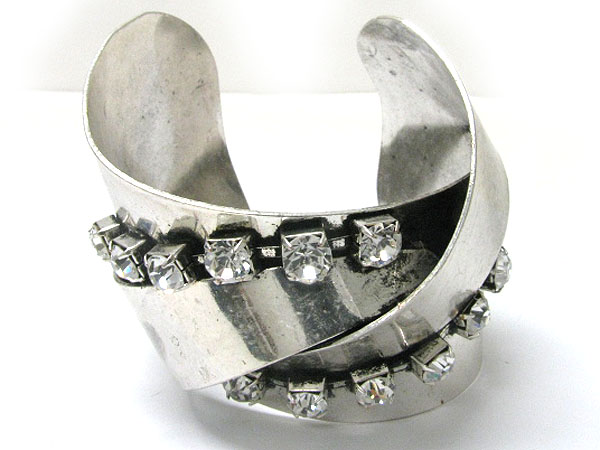 Crystal lined metal art twist cuff bangle