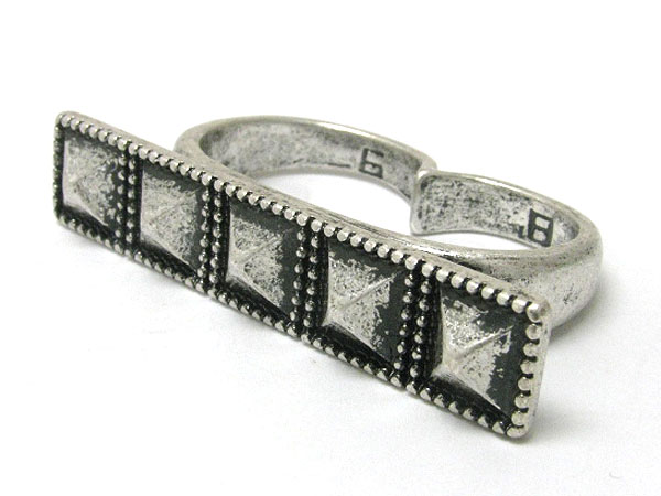 Burnish metal dual finger ring