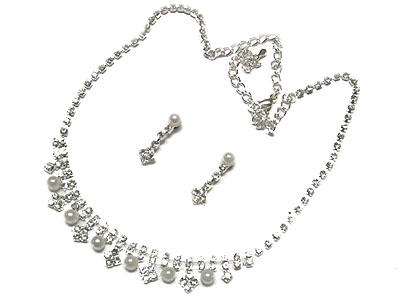 Crystal and pearl beads necklace and earring set