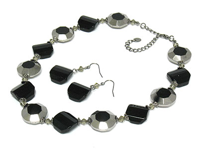 Facet glass and regin necklace and earring set